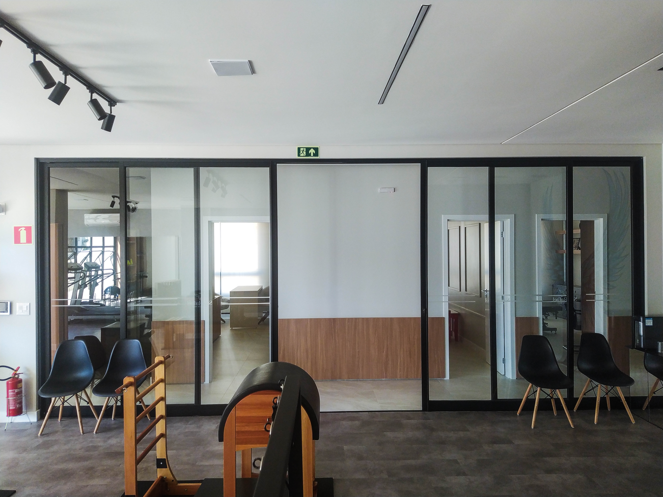 esidência alto padrão - esquadrias Guaracal