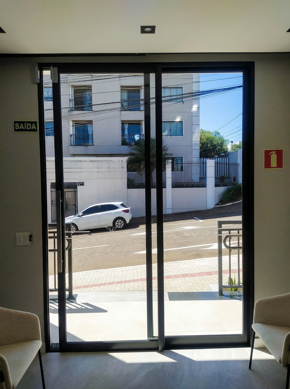 esidência alto padrão - esquadrias Guaracal