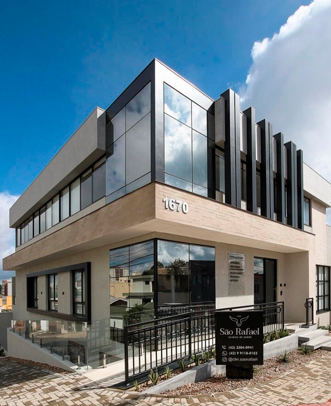 esidência alto padrão - esquadrias Guaracal