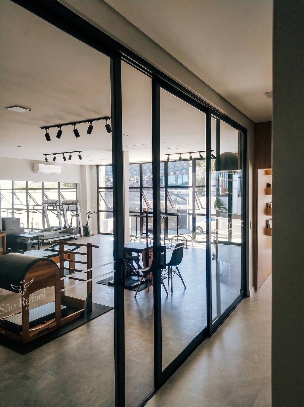 esidência alto padrão - esquadrias Guaracal