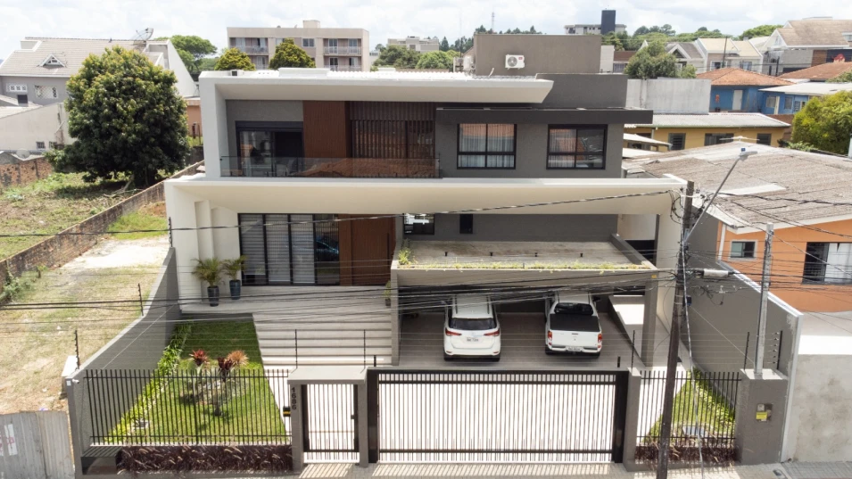 Residência com esquadrias de alumínio de alto desempenho fabricadas pela Guaracal