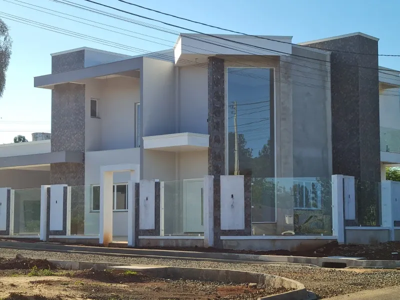 Residências geminadas com esquadrias de alumínio e vidro